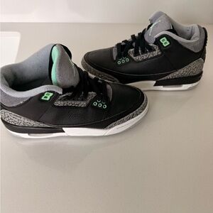 Air Jordan Retro 3 Youth Nike Gray and Mint Sneakers - Size 5